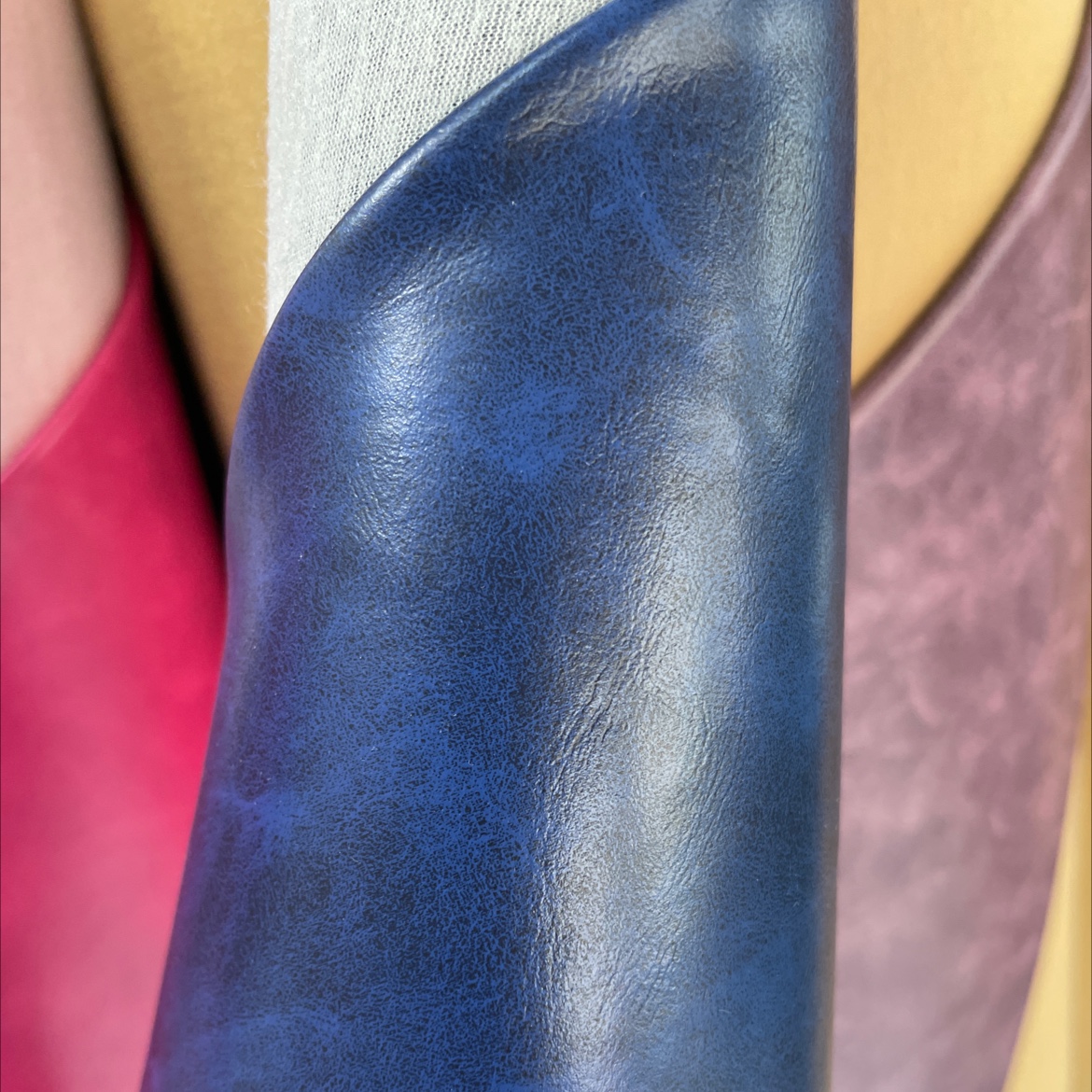 Crazy horse pattern leather fabric, leather bags, sofas, accessories, soft furnishings, belts, dark blue zh015 details Picture