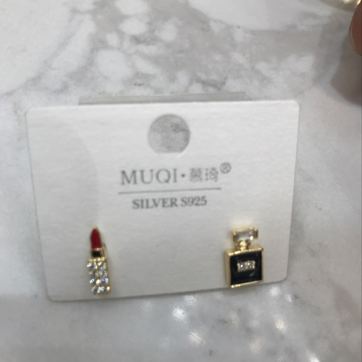 Perfumes, lápiz labial