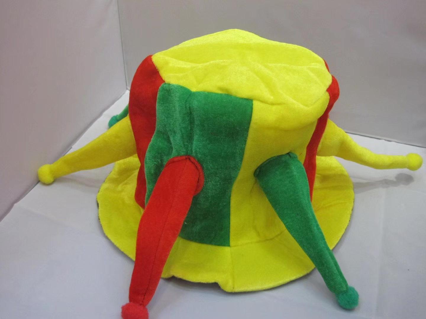 Halloween costume party costumes, stage performance props, red, green and yellow tall hats, clown hats, clown costumes factory direct sales Item Picture