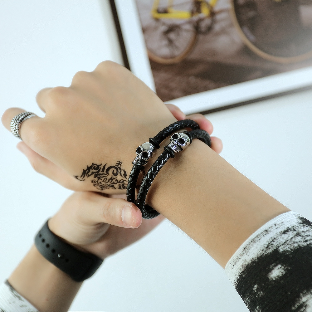 New cross-border best-selling men's leather bracelet, a personalized multi-layer hand-woven magnetic buckle leather bracelet Application Scenario