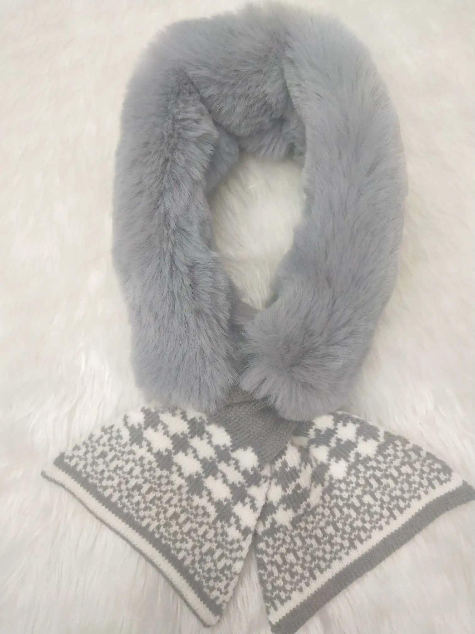 This thick, high-end rabbit fur and knitted pattern versatile scarf is warm, soft, comfortable, beautiful and elegant detail image 4