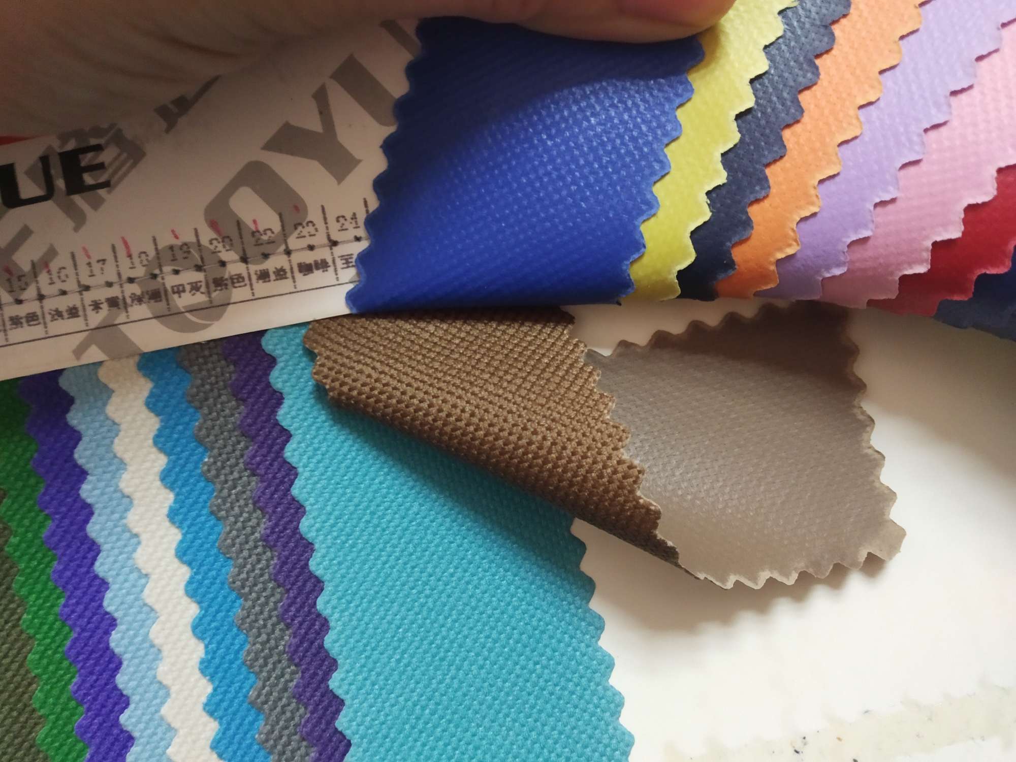 TY-004 600DPVC光纹23#咖啡白底实物图