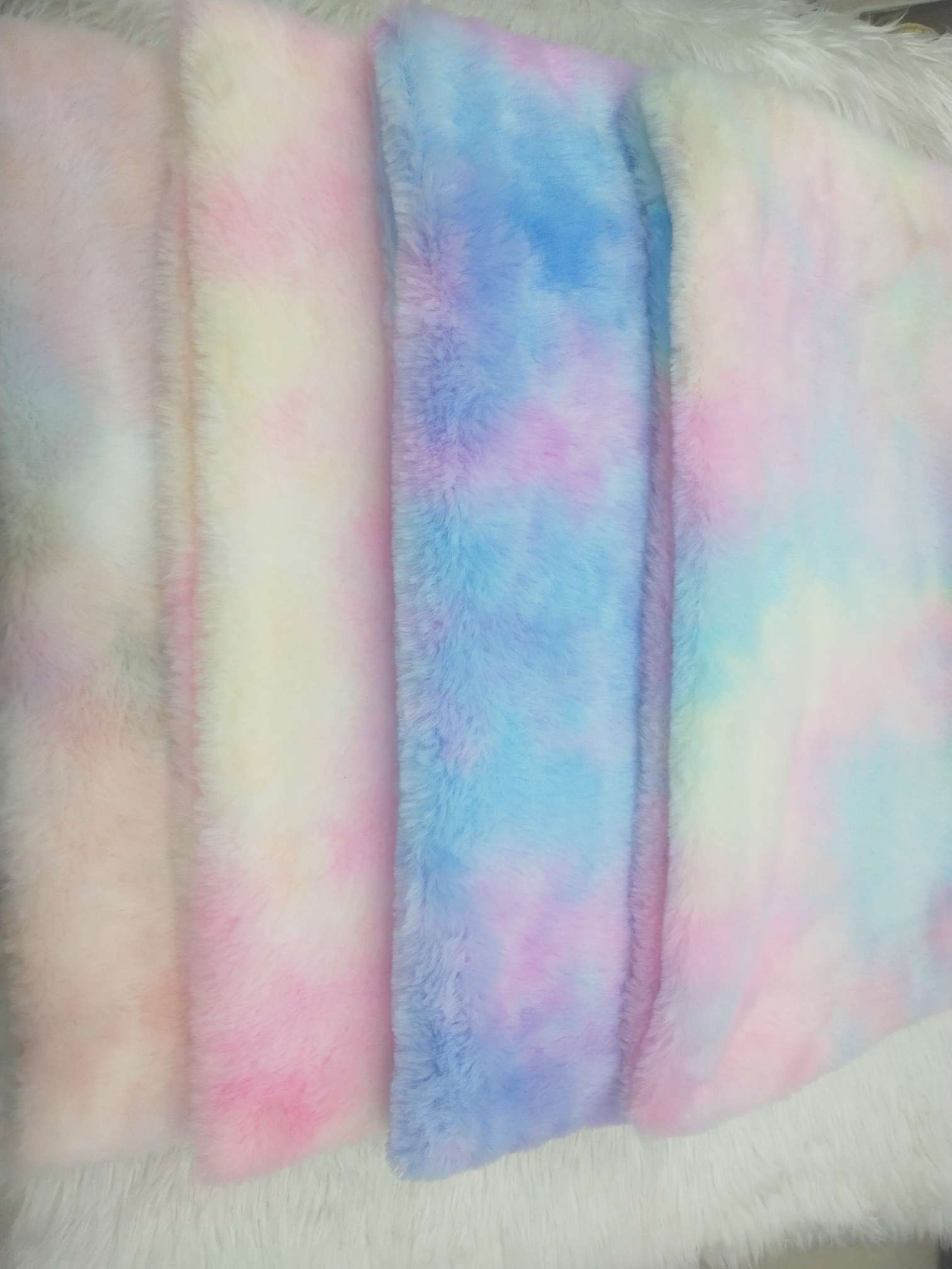 Rabbit hair tie-dyed seven-color pattern warm, fashionable, elegant and versatile scarf detail image 4