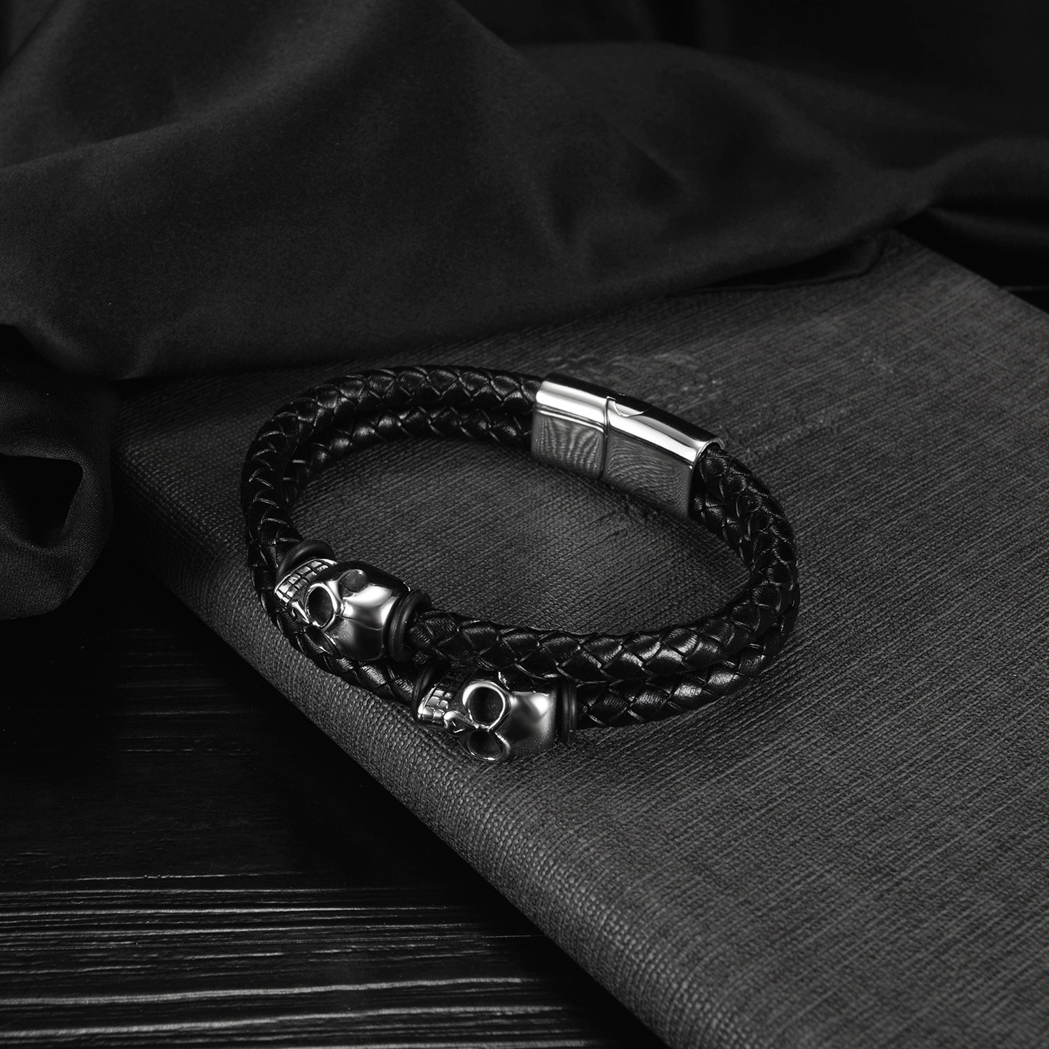 New cross-border best-selling men's leather bracelet, a personalized multi-layer hand-woven magnetic buckle leather bracelet detail image 2