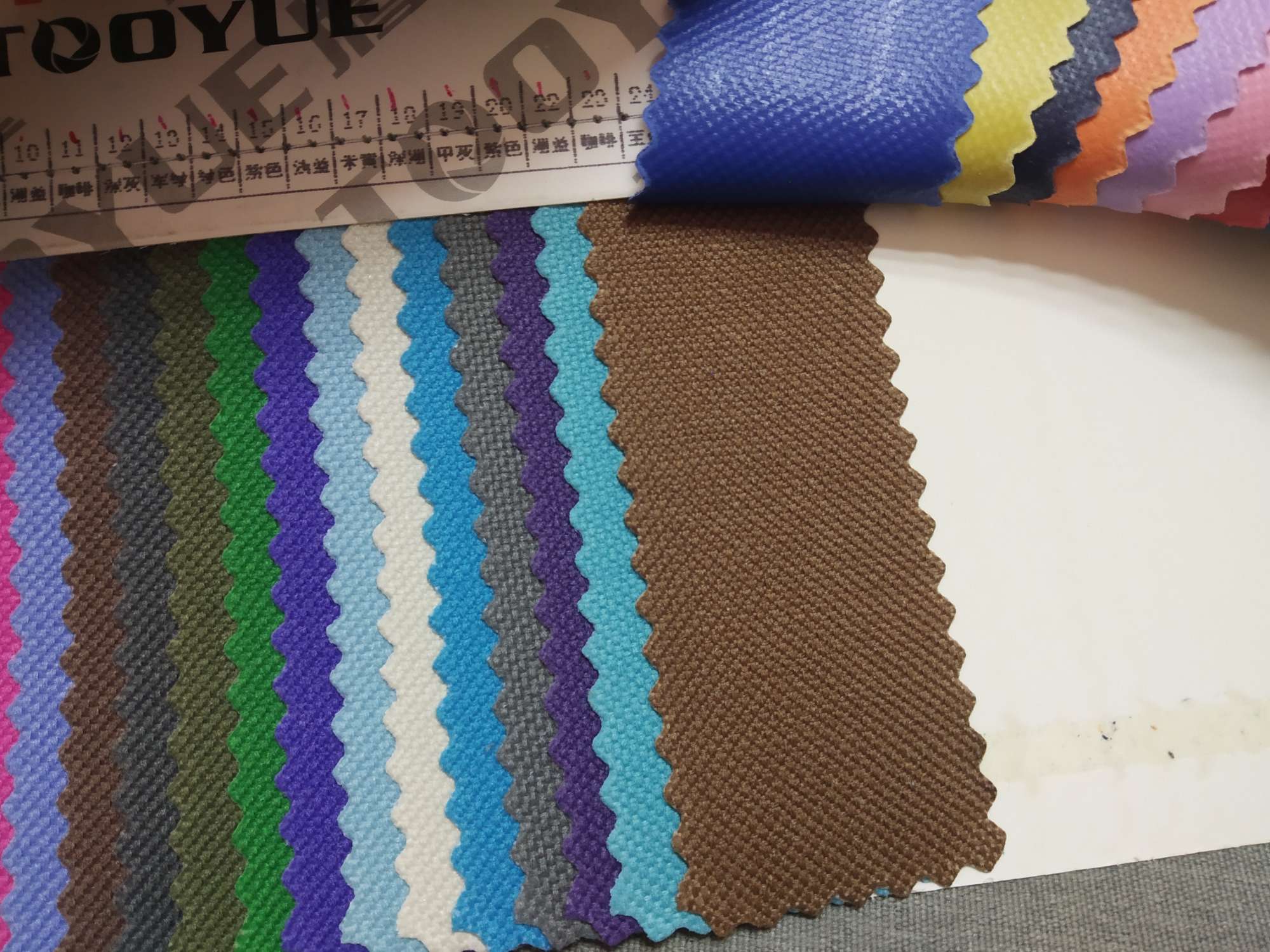 TY-004 600DPVC光纹23#咖啡细节图