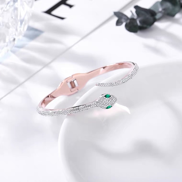 Chenglong Jewelry's classic titanium steel Snake bracelet is non-allergenic and non-fading. B0010-104 Specification image