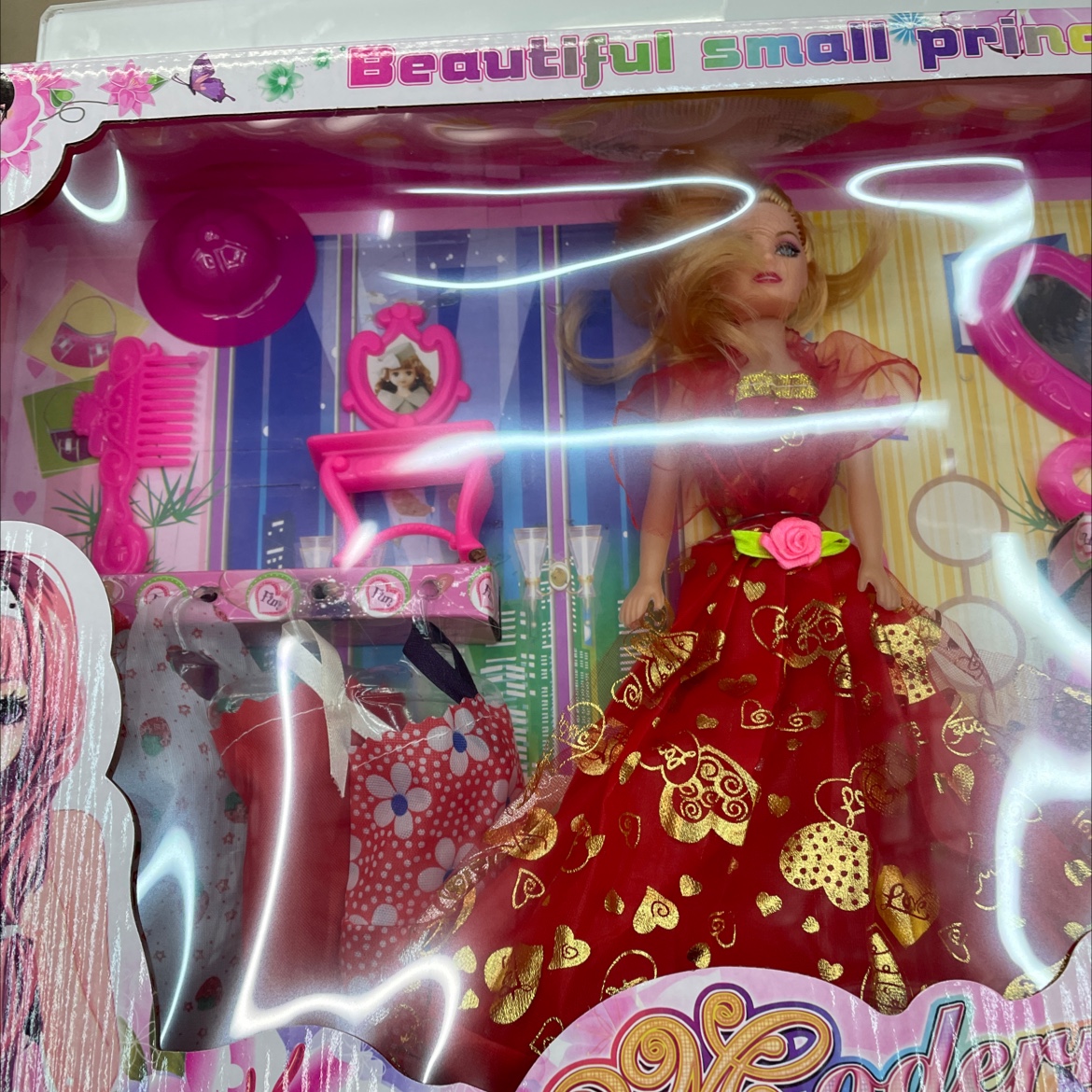 8847FC Barbie doll detail image 1