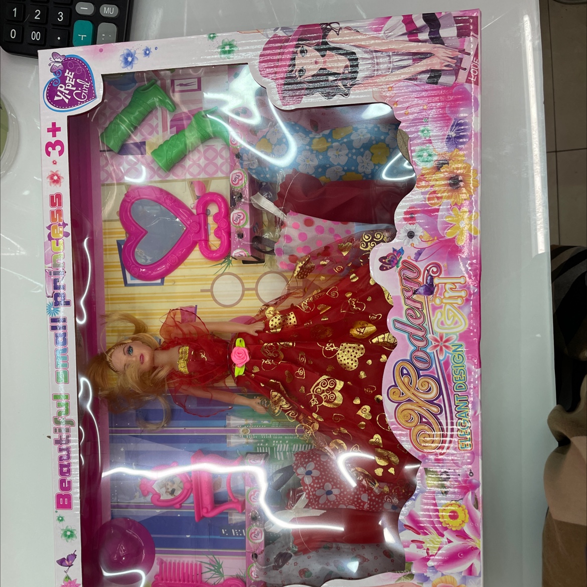 8847FC Barbie doll details Picture