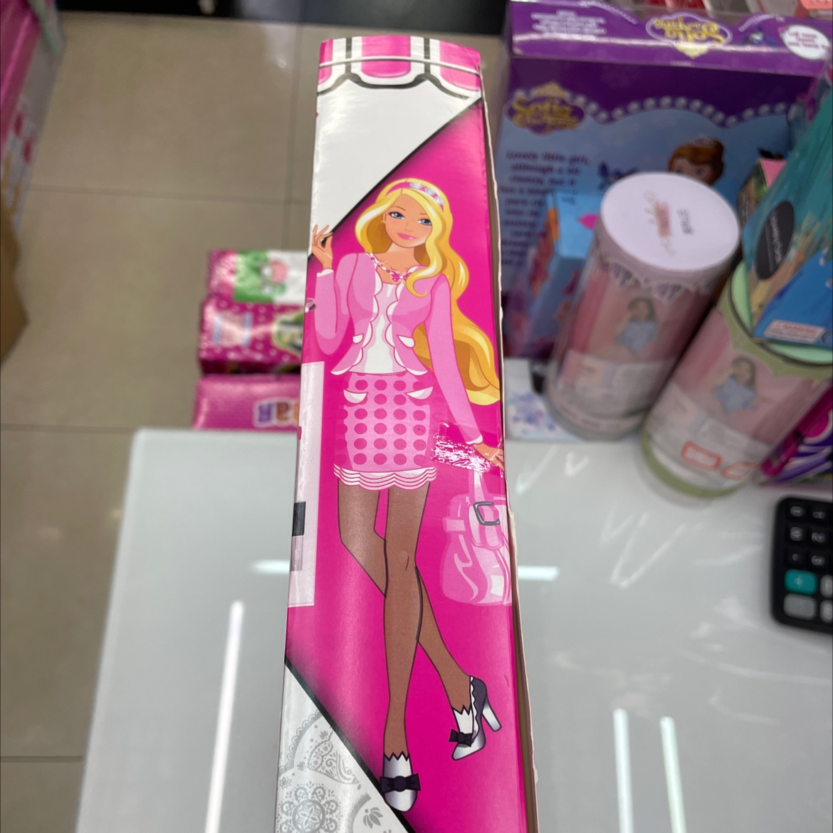 054B Barbie dolls can be dressed up in different outfits detail image 3