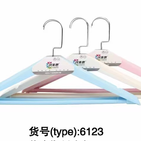 家用衣柜衣架干湿两用成人仿木塑料挂钩西装衣架晒衣架