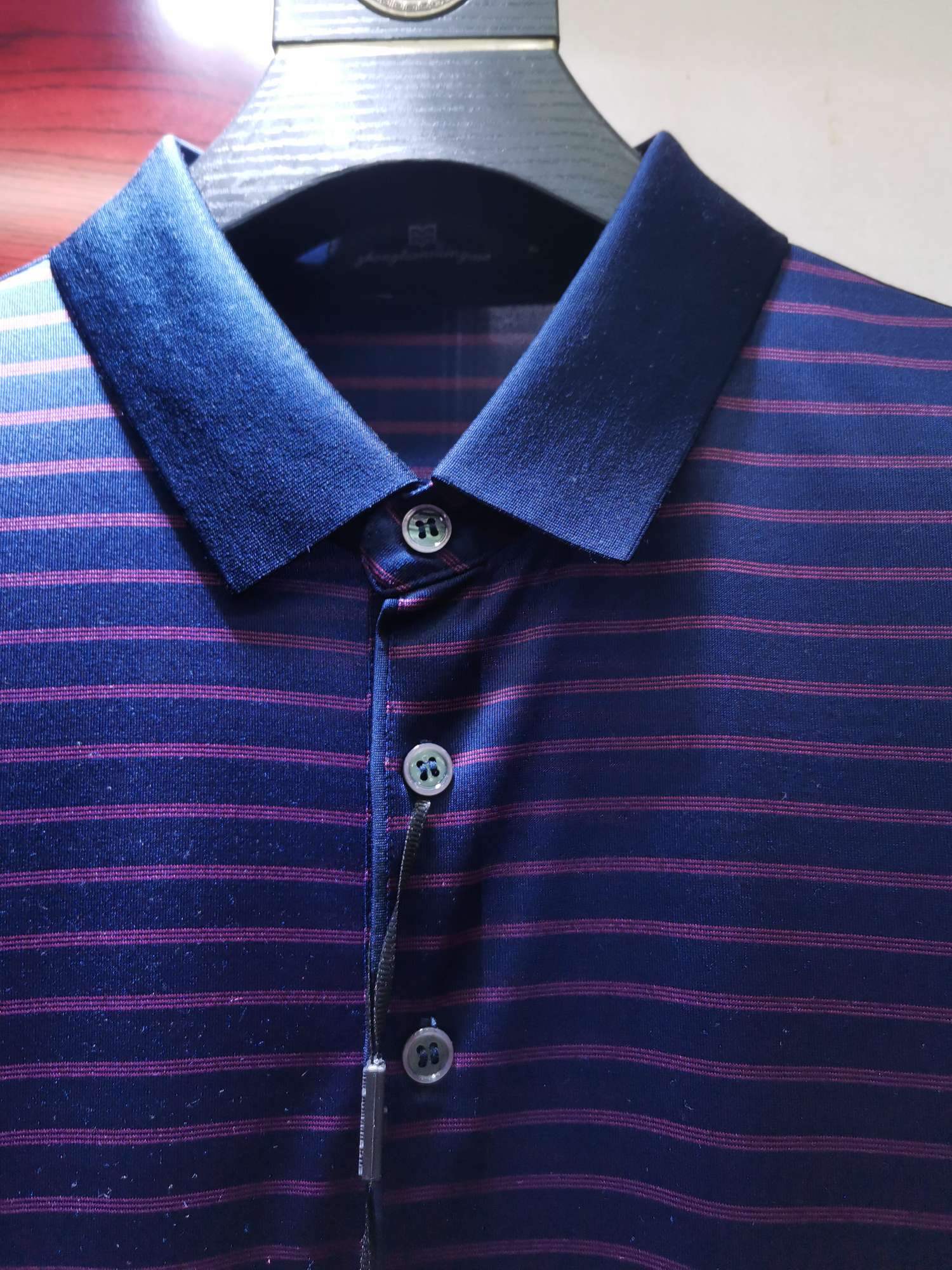 Fuchsia T-Shirt Lapel Horizontal Strip Men's Wear Application Scenario