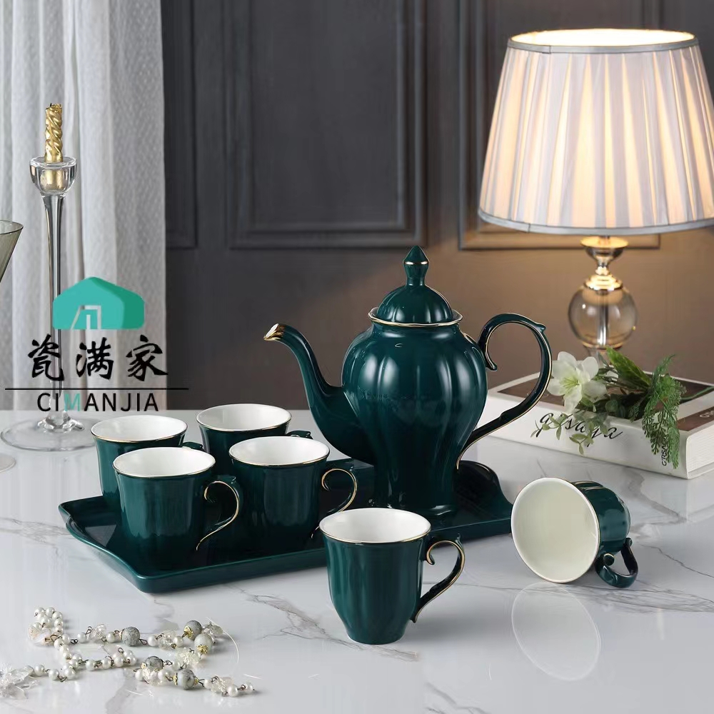 Round A Pot Of Six Cups And A Plate
