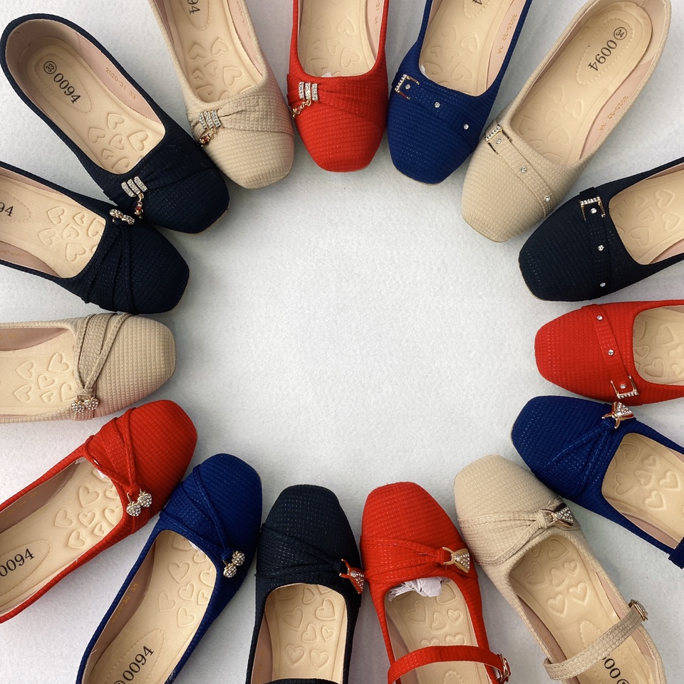 原单现货外贸注塑童鞋，女童单鞋，36-41，混色混码24双一件，质量保证