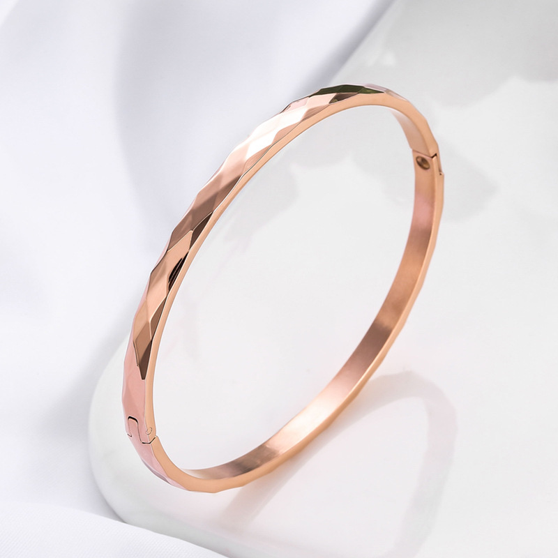 Chenglong Jewelry's new titanium steel rose gold bracelet that doesn't fade, diamond-shaped cut surface, shiny smooth surface, simple and versatile, with a unique and elegant style, Japanese and Korean B0140-80 details Picture