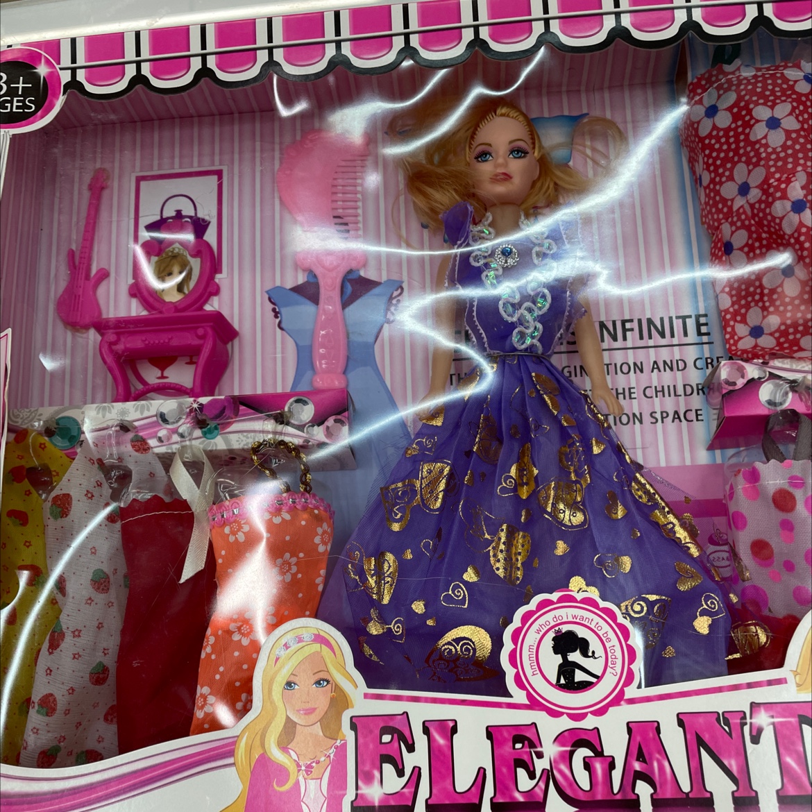 054B Barbie dolls can be dressed up in different outfits detail image 1