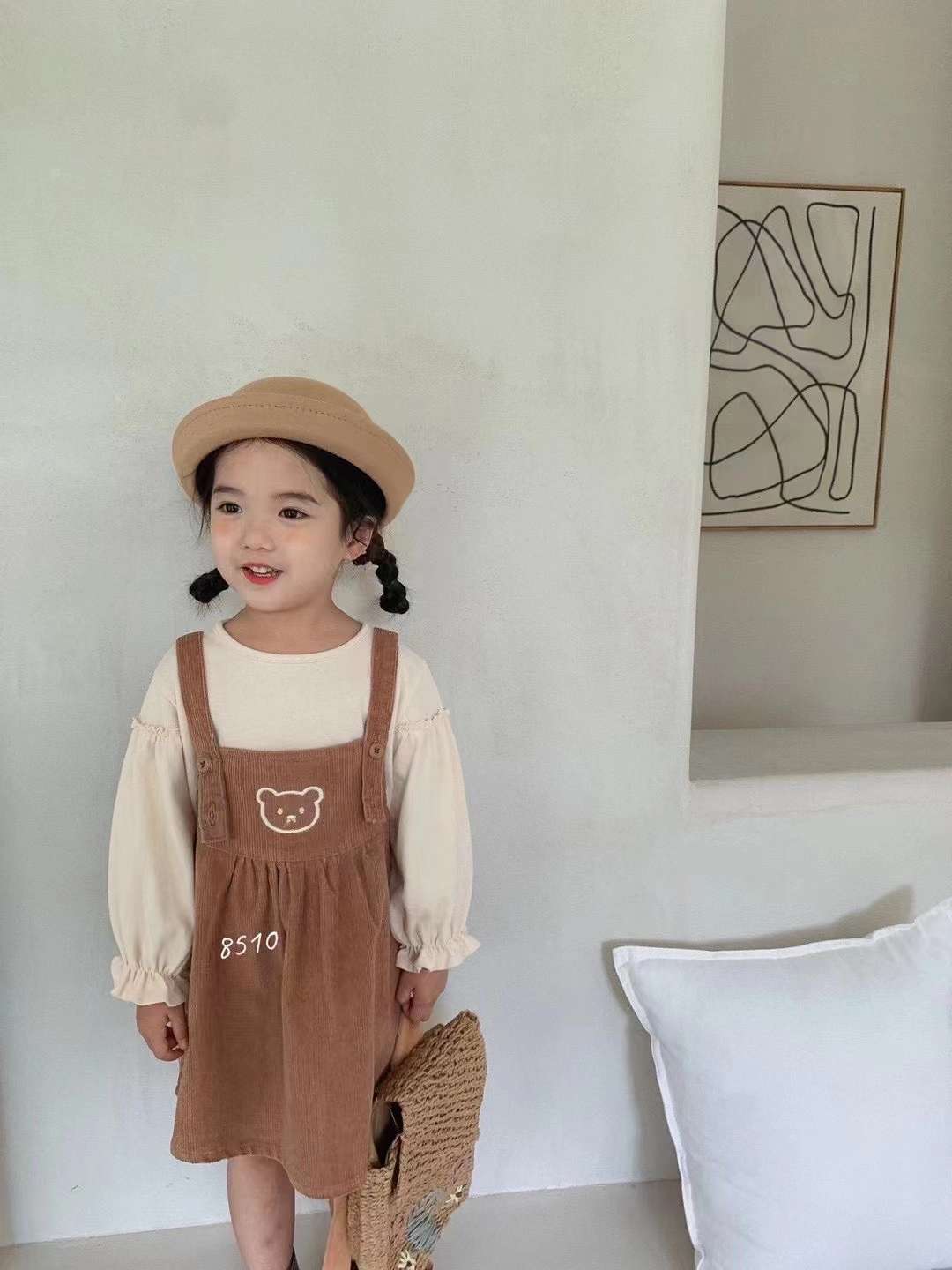 وهناك مجموعة جديدة من ملابس الأطفال من ثوب الطفلة الجميلة ذات البساتين الفخمة Item Picture