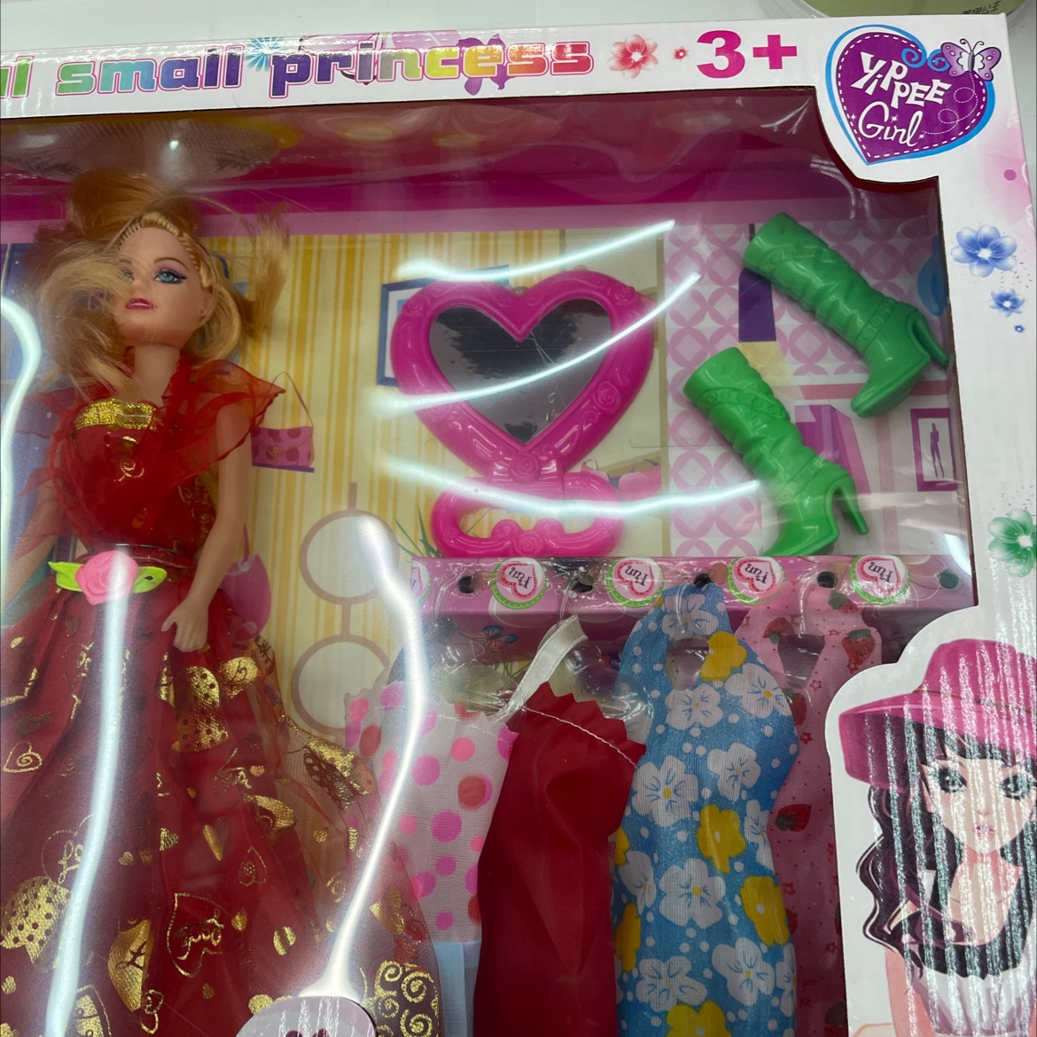 8847FC Barbie doll detail image 2