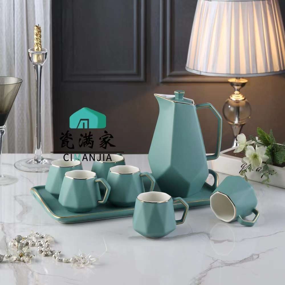 A Pot Of Six Cups And A Plate details Picture