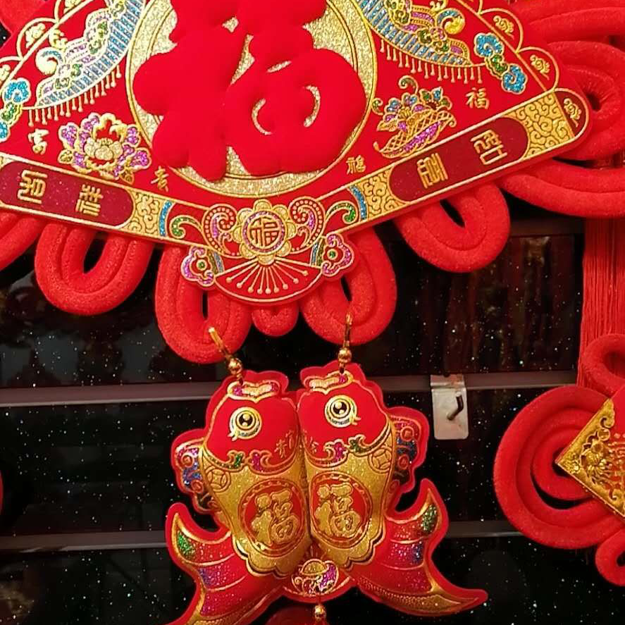 Chinese knot pendants, large "Fu" characters for the living room, small decorative fan-shaped pendants for the entrance hall to ward off evil spirits