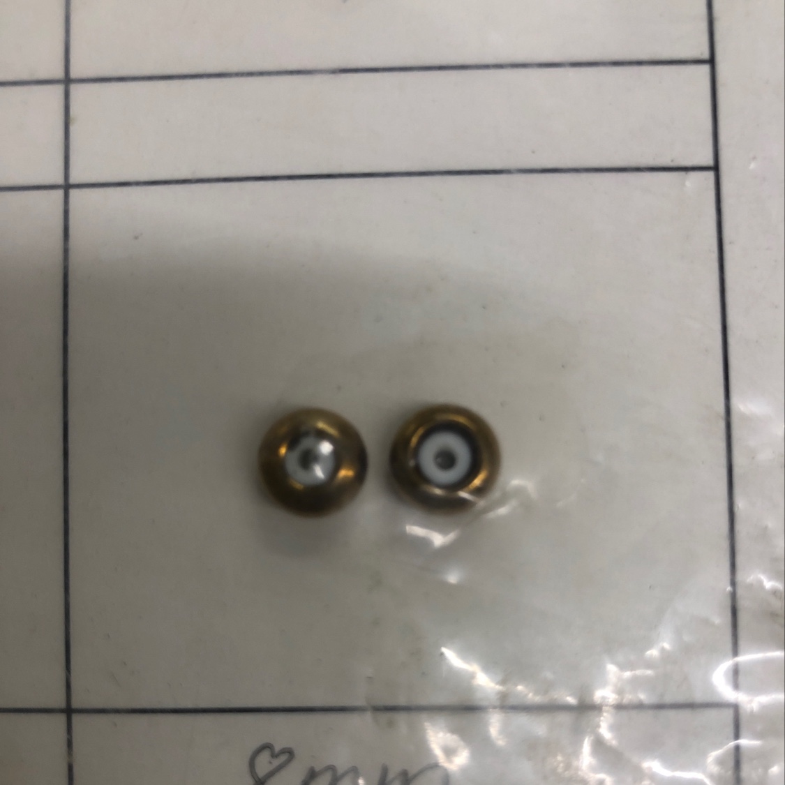 8 flat rubber beads