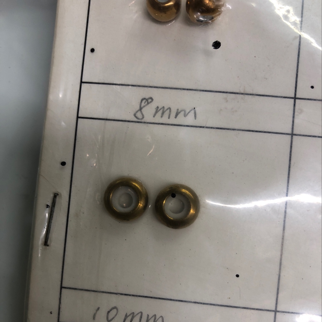 10 flat rubber beads