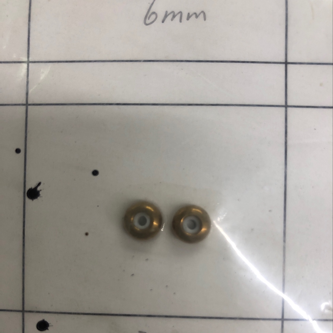7 flat rubber beads