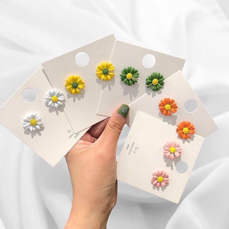 S925 Silver needle small Daisy earrings new small fresh girl sweet with ins network red simple flower earrings thumbnail