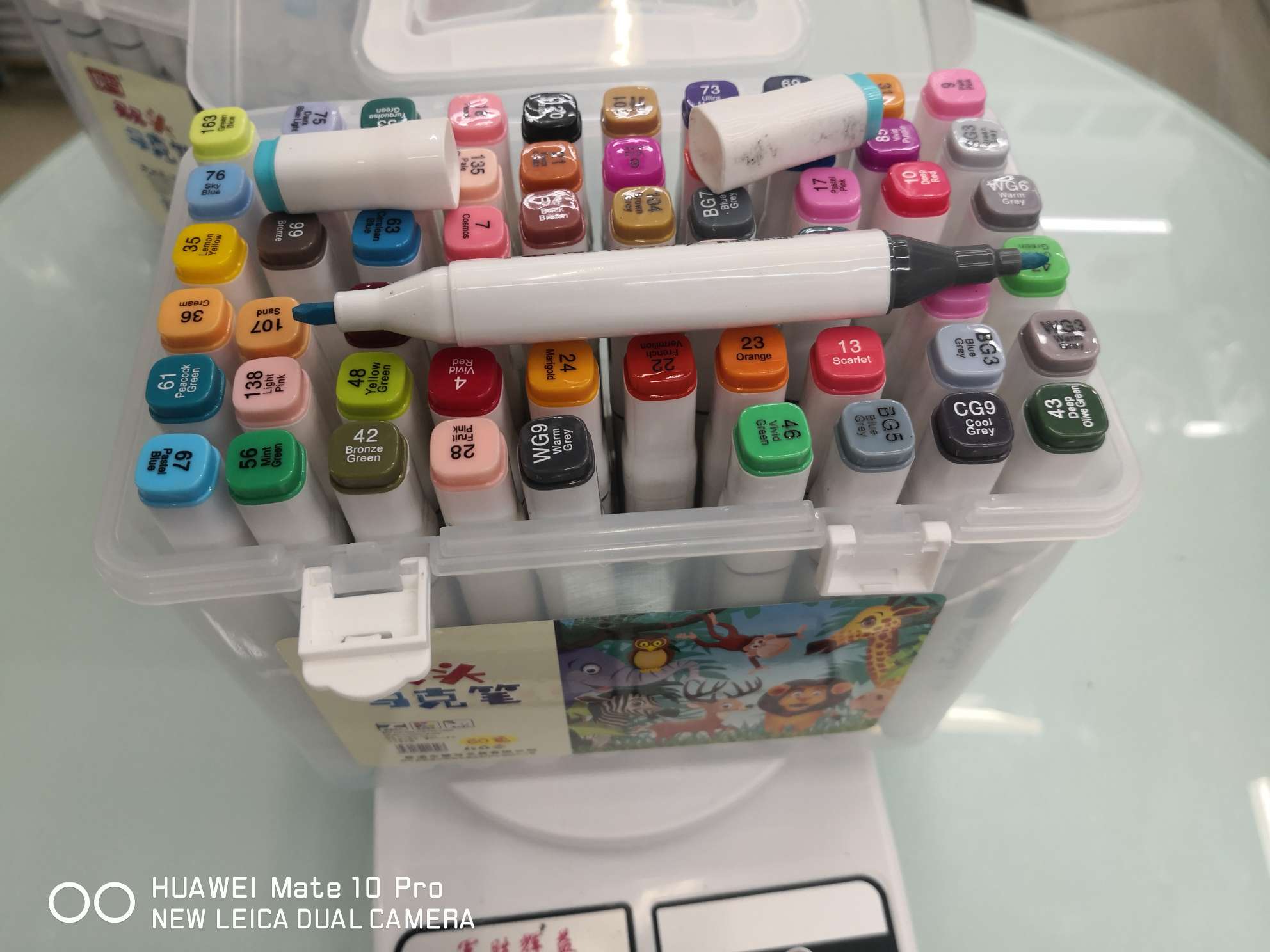 60-color double-headed white pen barrel marker pens in plastic box packaging, Ningbo Boyang Juhua Stationery Store, Yiwu City Application Scenario