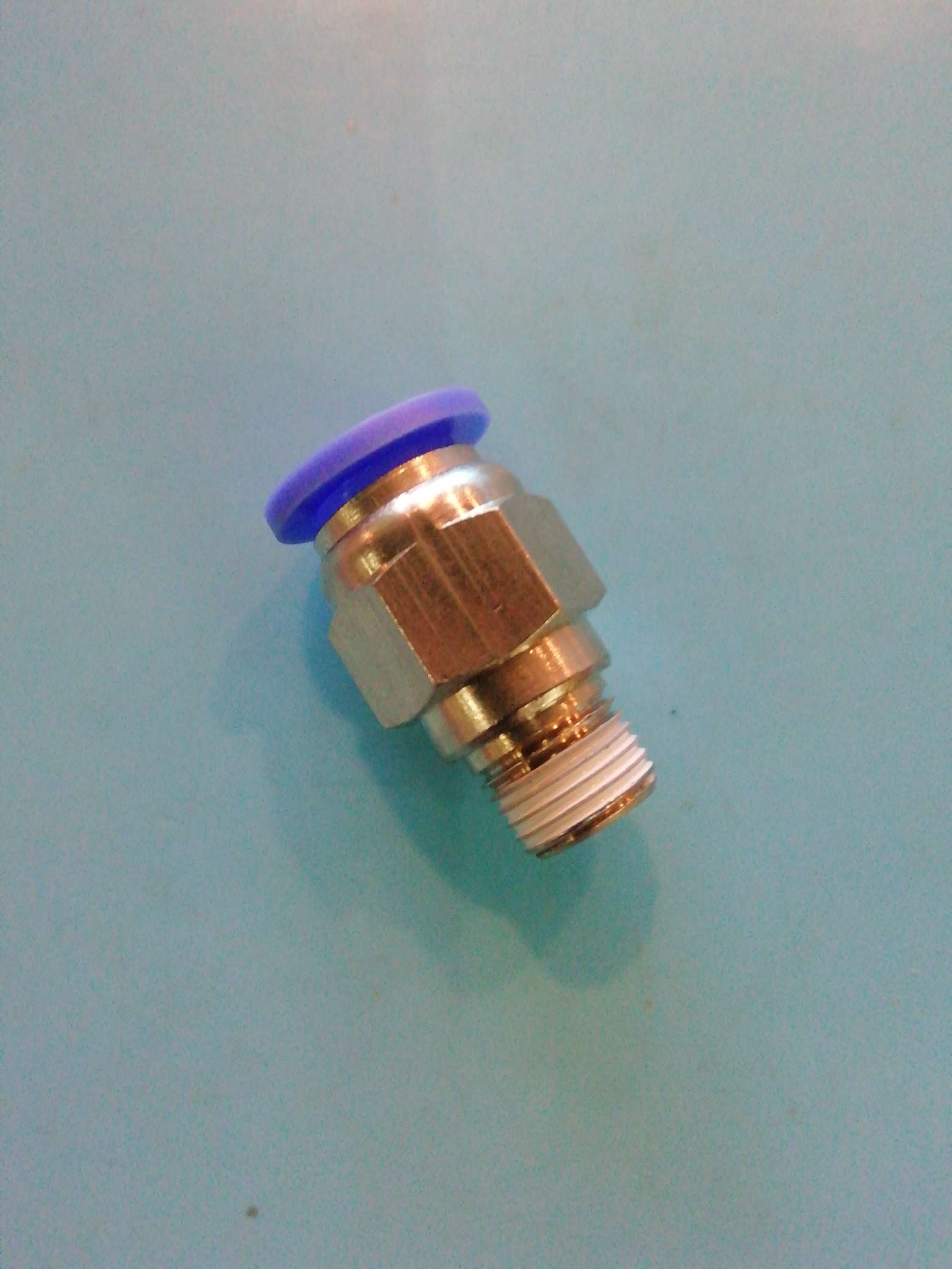 The threaded straight-through PC8-01 (1/8) alloy hardware accessories are practical details Picture