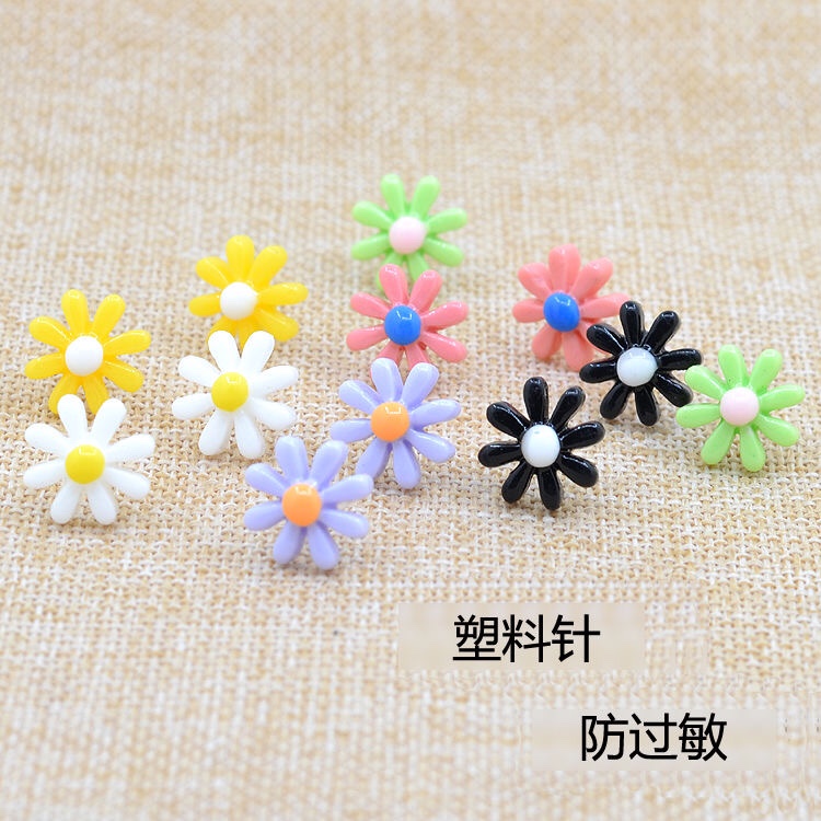 Sweet little Daisy flower earrings female network red temperament simple student Korean version plastic needle allergy earrings a box thumbnail