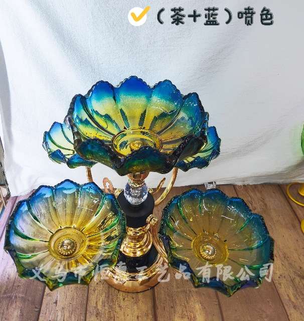 Nordic crystal glass fruit, a popular home living room coffee table with a creative and light luxury feel, multi-layered high-legged fruit and candy plates details Picture