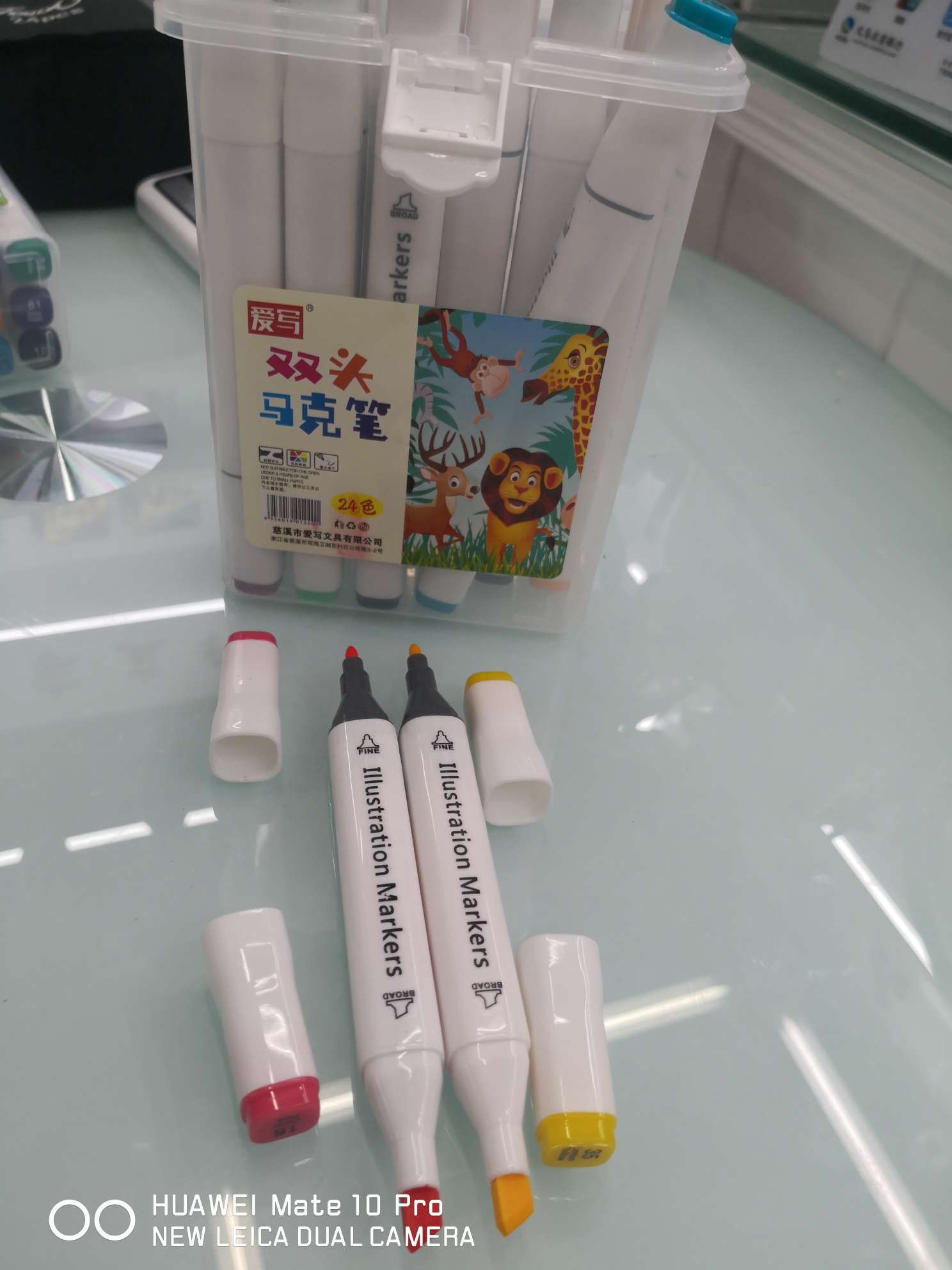 Yiwu Boyang Pen and Ink Supplies Store's 18-color white pen barrel double-headed marker pens are packaged in plastic boxes Item Picture