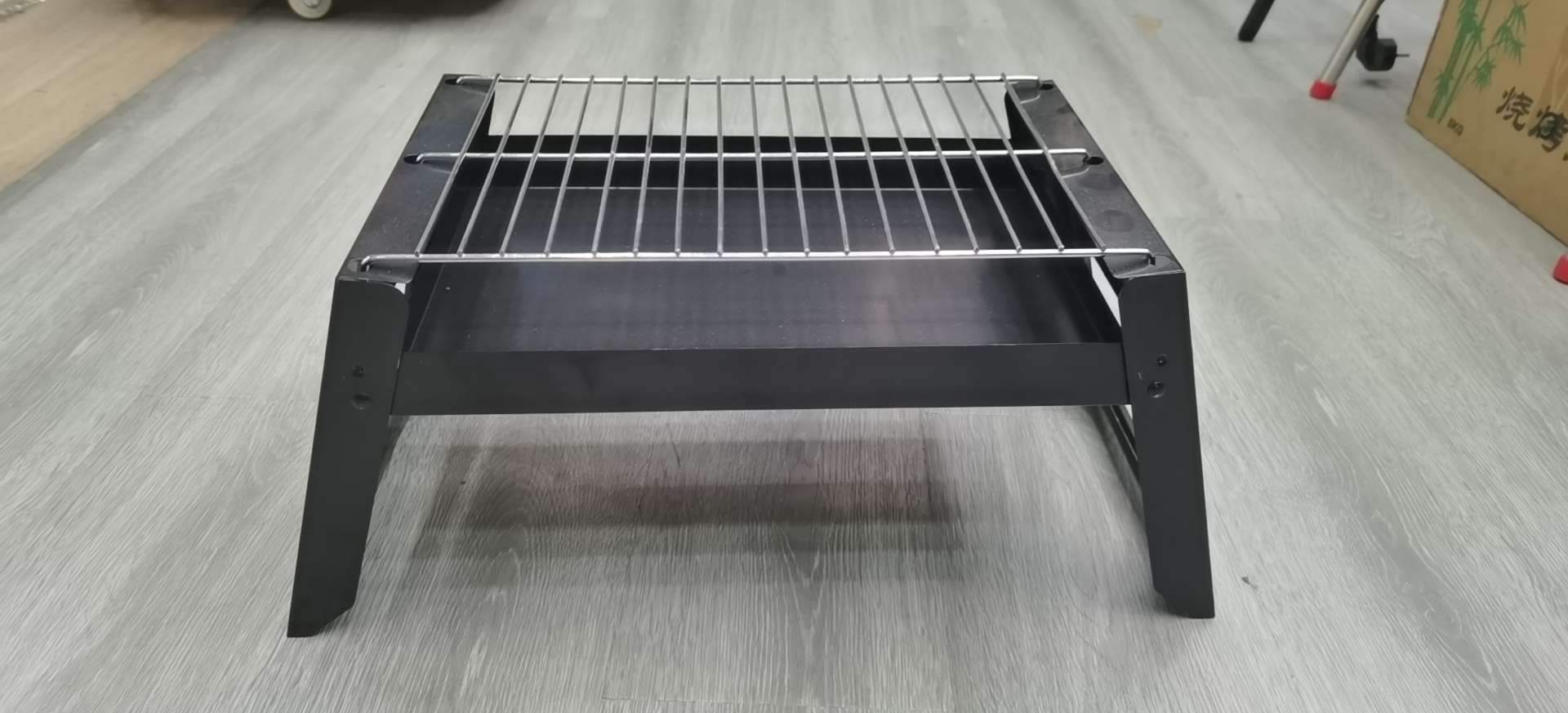 Outdoor Simple Folding Grill Black Charcoal Simple Grill Specification drawing