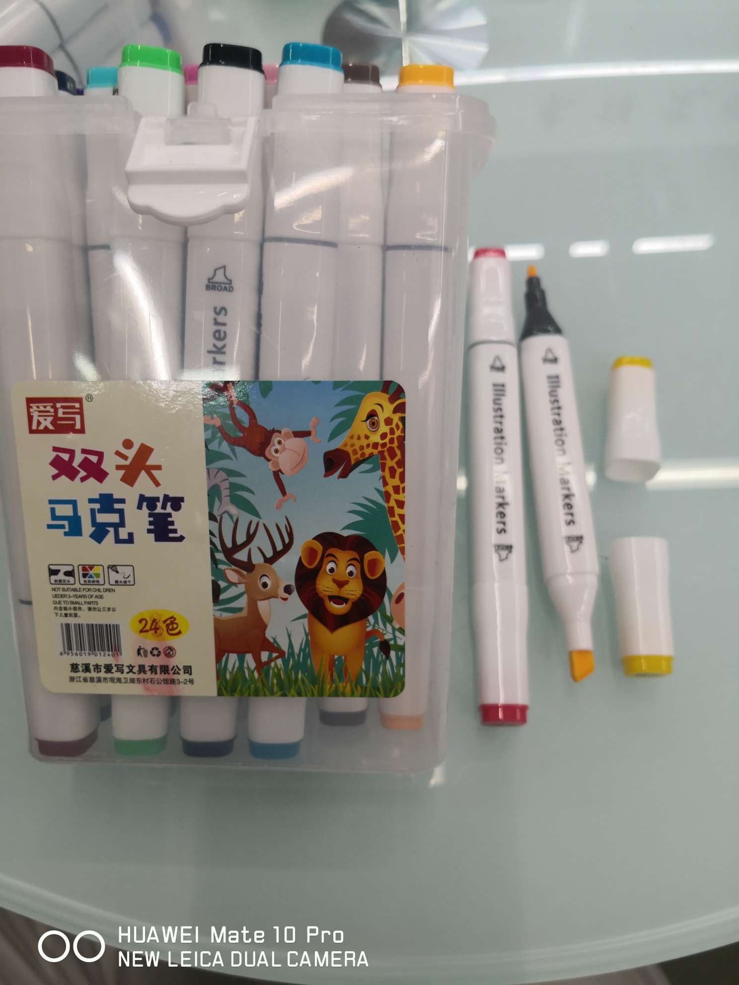 Yiwu Boyang Pen and Ink Supplies Store's 18-color white pen barrel double-headed marker pens are packaged in plastic boxes Application Scenario