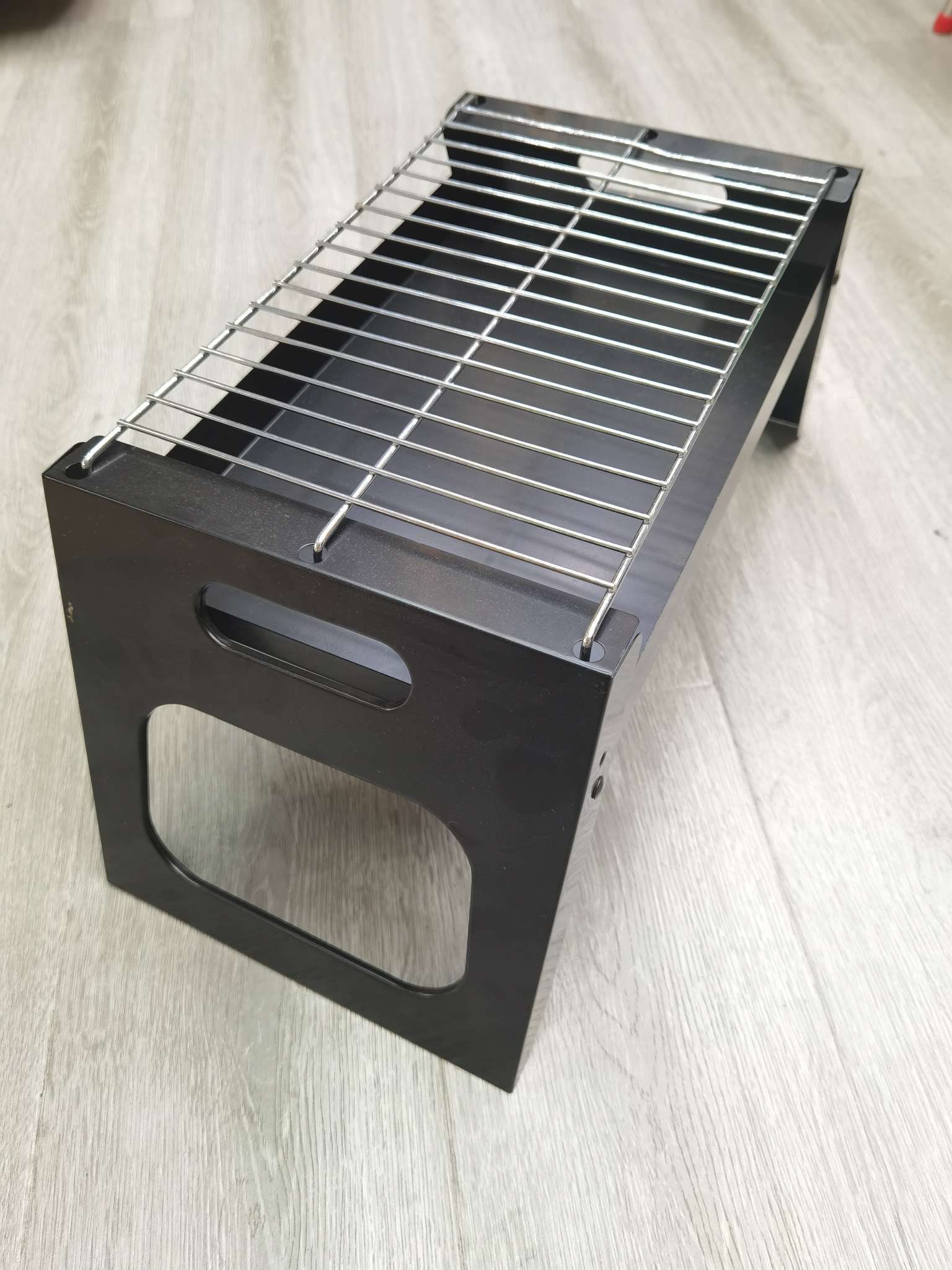 Outdoor Simple Folding Grill Black Charcoal Simple Grill details Picture