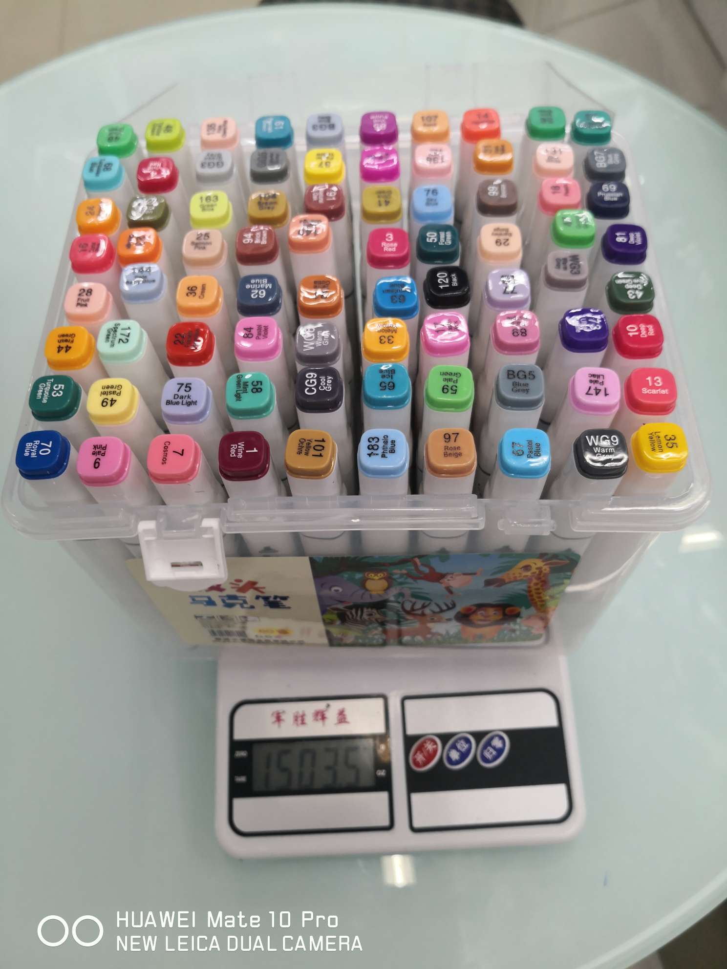 80-color white pen barrel double-headed markers from Ningbo Boyang Juhua Stationery Store in Yiwu City, packaged in a plastic box Application Scenario