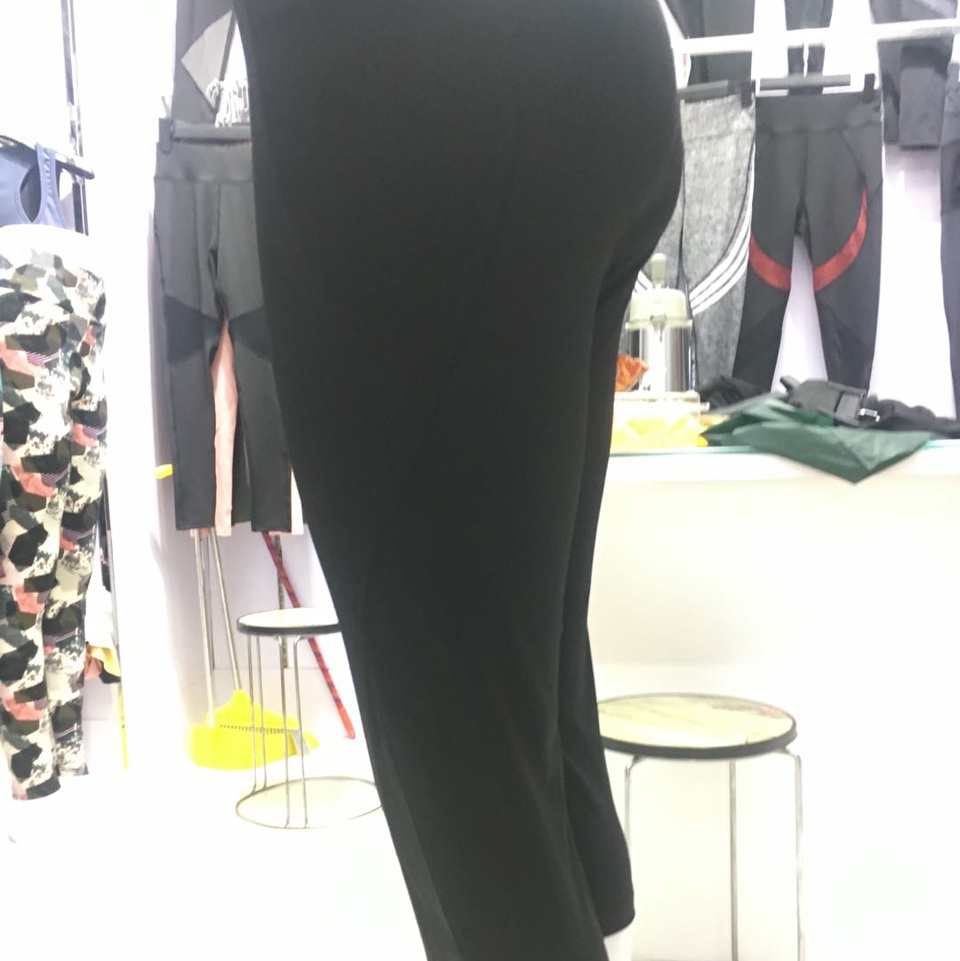 光板黑色打底裤图