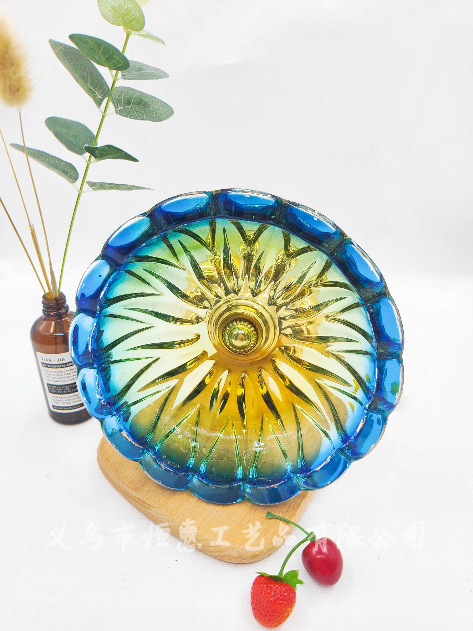 European-style modern fruit platter, creative modern living room household, American-style home coffee table, decorative item, glass fruit platter Specification image