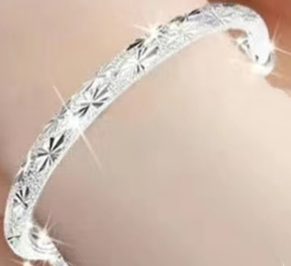 99纯银千足银手镯，圈口7cm宽0.3cm详情图1