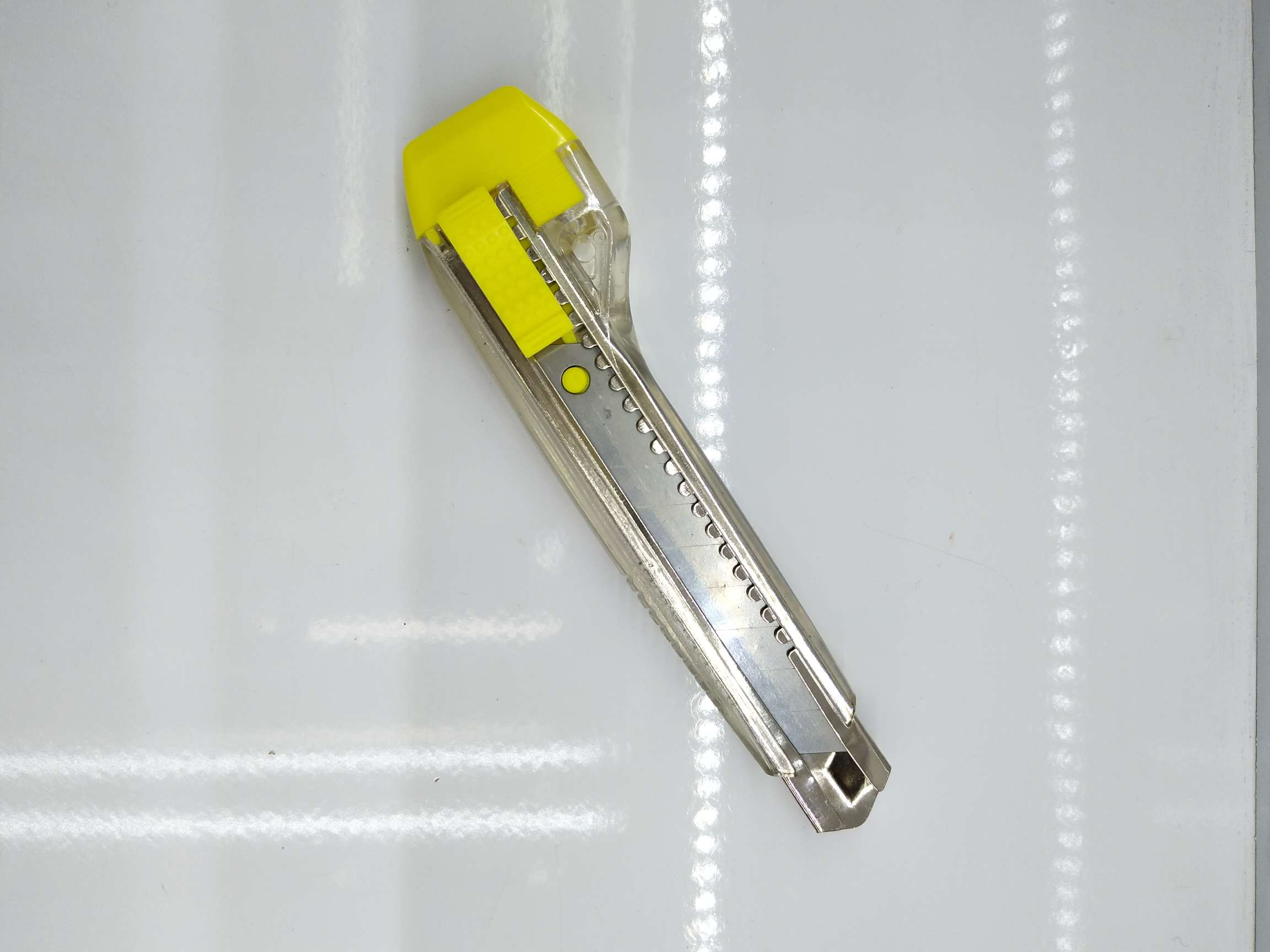 Office and educational knives and scissors, hardware tools, hardware knives, art knives, woodworking knives, paper cutting knives, wallpaper knives, unboxing knives, woodworking knives and blades Application Scenario