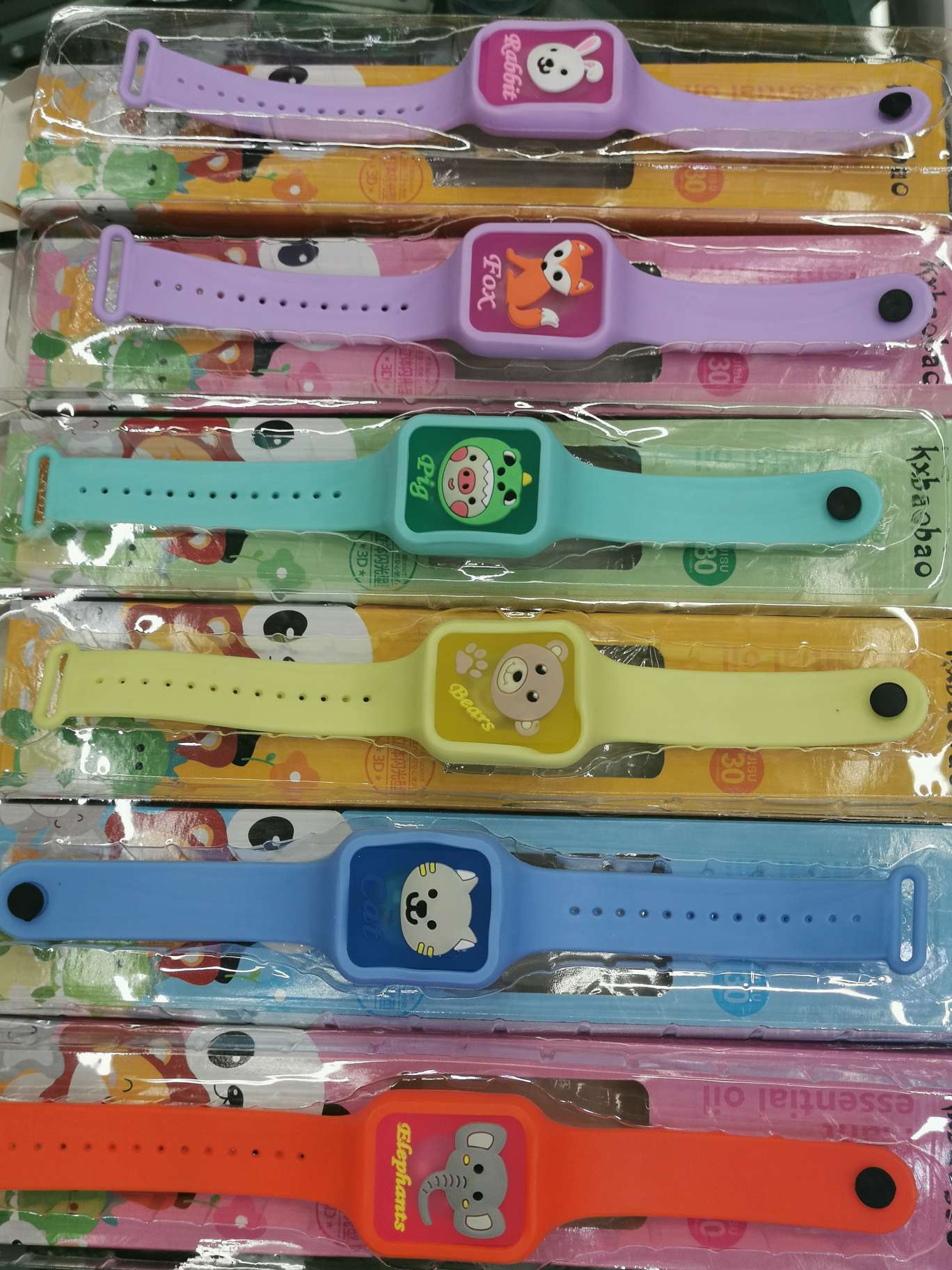 本店有驱蚊产品，会发光卡通版款式多多，看图下单也可以，量大从优，欢迎客户来下单。产品图