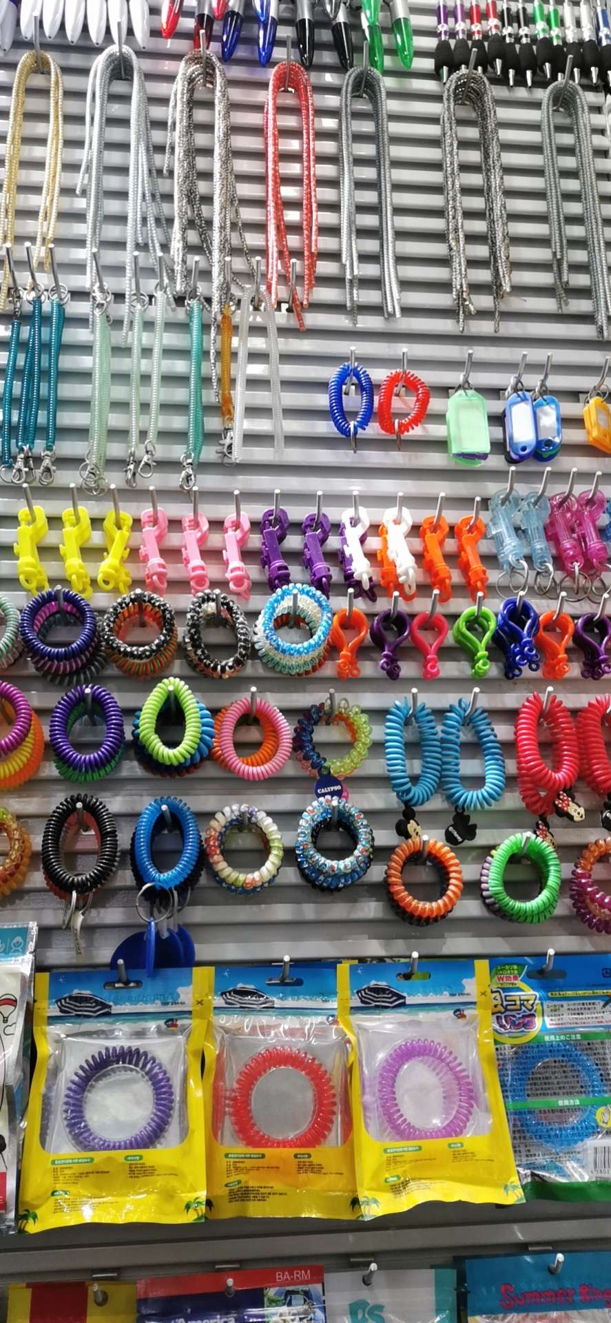 本店有驱蚊产品，会发光卡通版款式多多，看图下单也可以，量大从优，欢迎客户来下单。详情图13