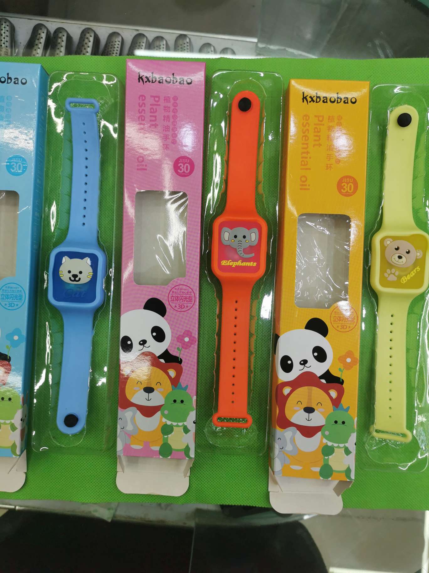 本店有驱蚊产品，会发光卡通版款式多多，看图下单也可以，量大从优，欢迎客户来下单。详情图8
