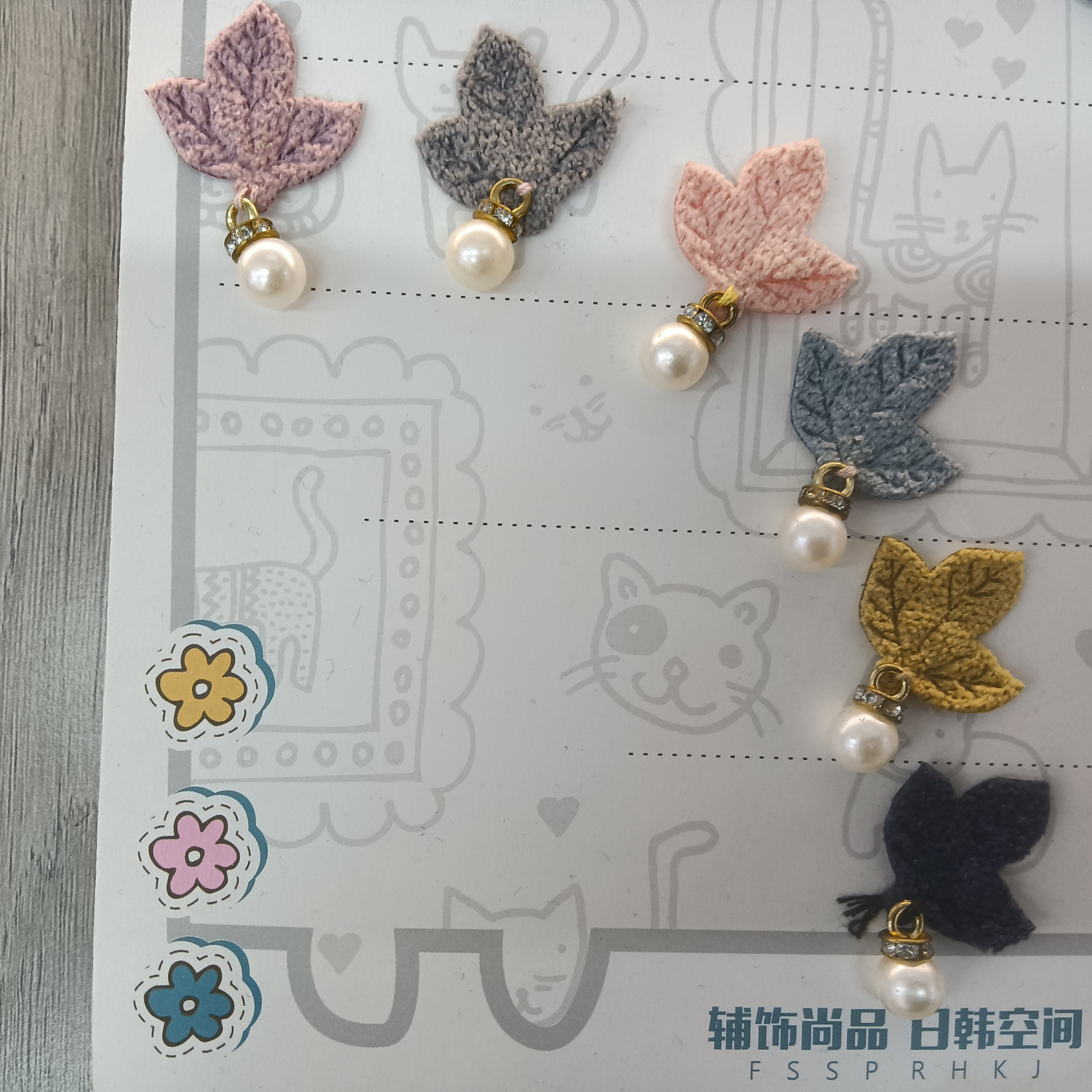 Maple leaf hanging beads 1