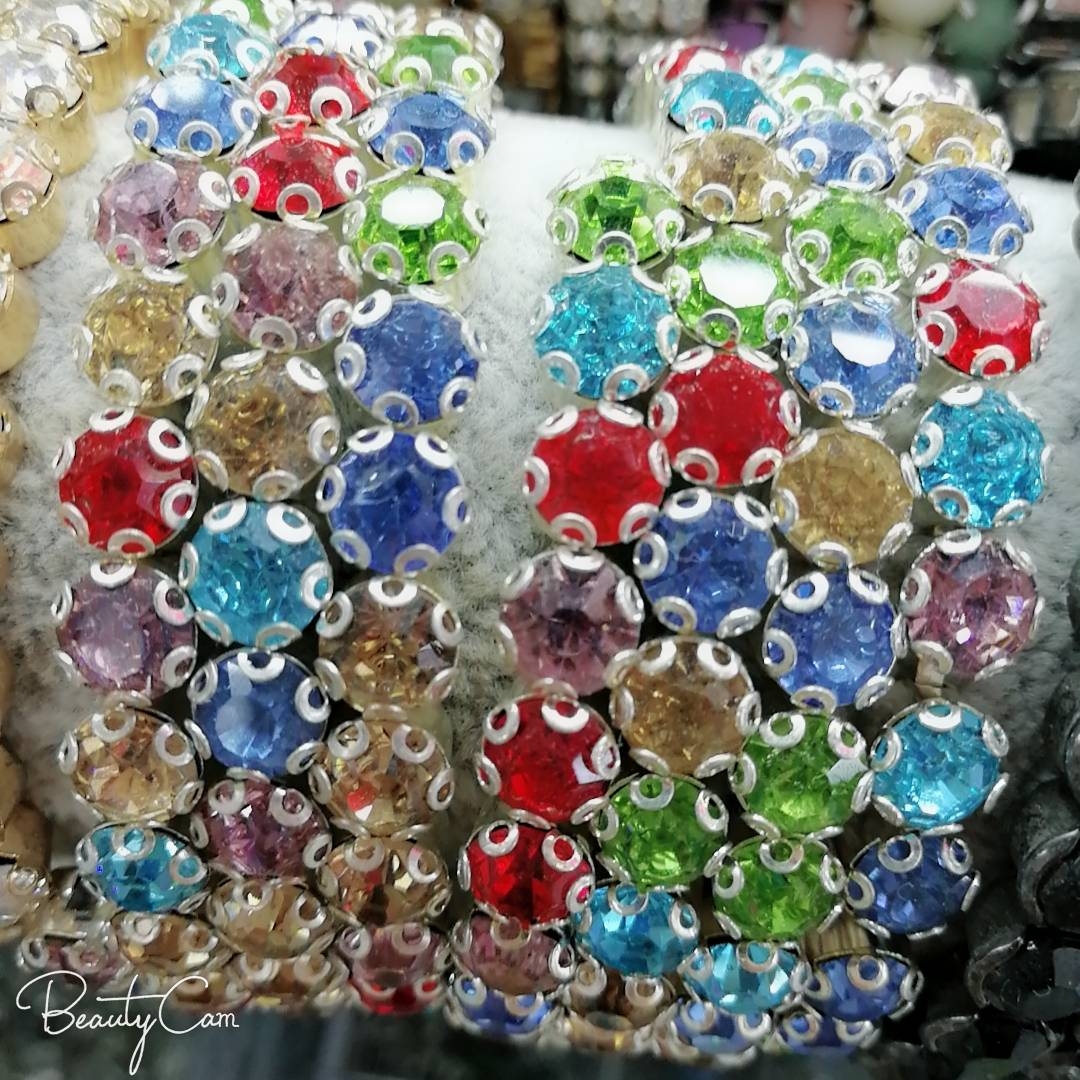 Yiwu International Trade City Chaoxia Diamond Jewelry's best-selling bracelet, welded diamond flower claws, glass colored water diamonds, 1 multi-row Chaoxia 18