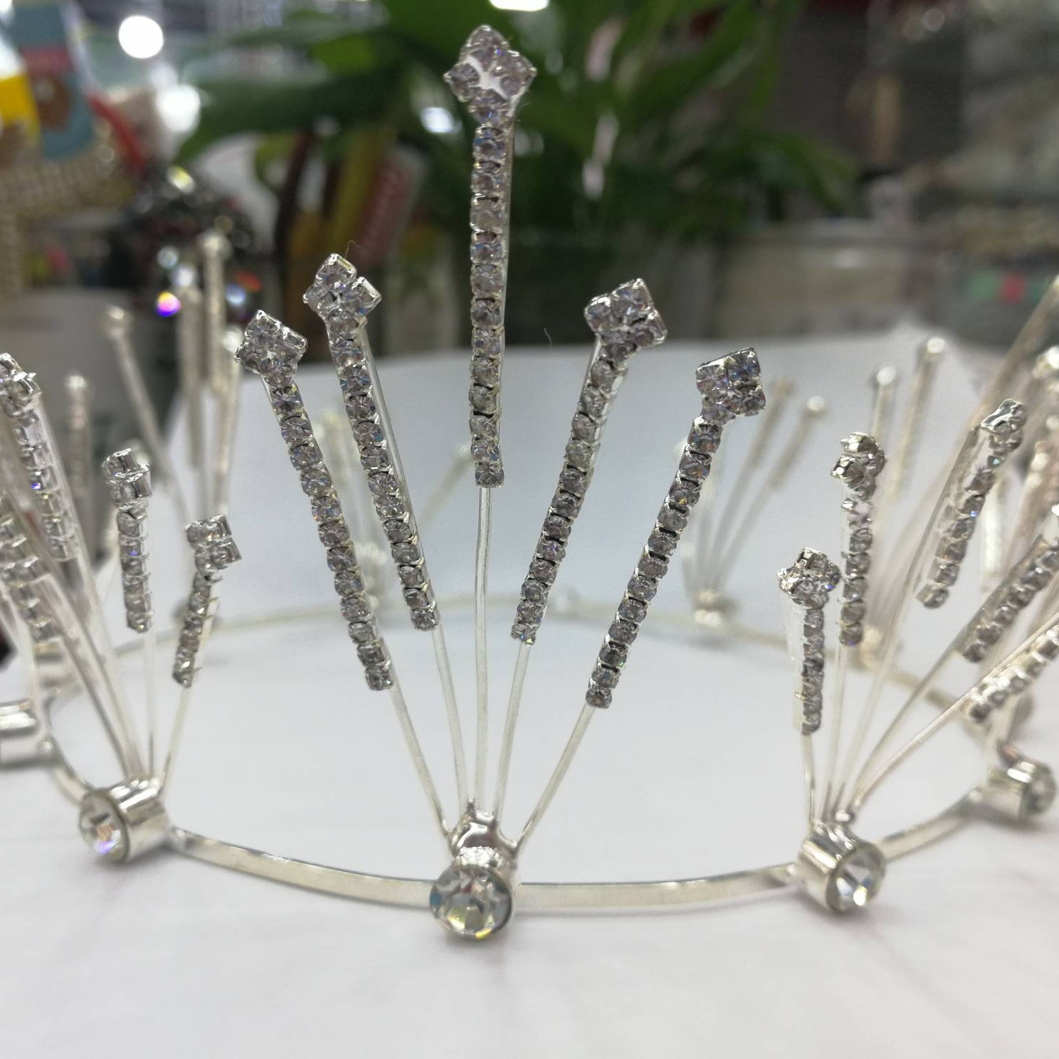 Yiwu International Trade City Chaoxia Diamond Jewelry's best-selling hair band, crown hair band, big brand water diamond, welded Chaoxia 18