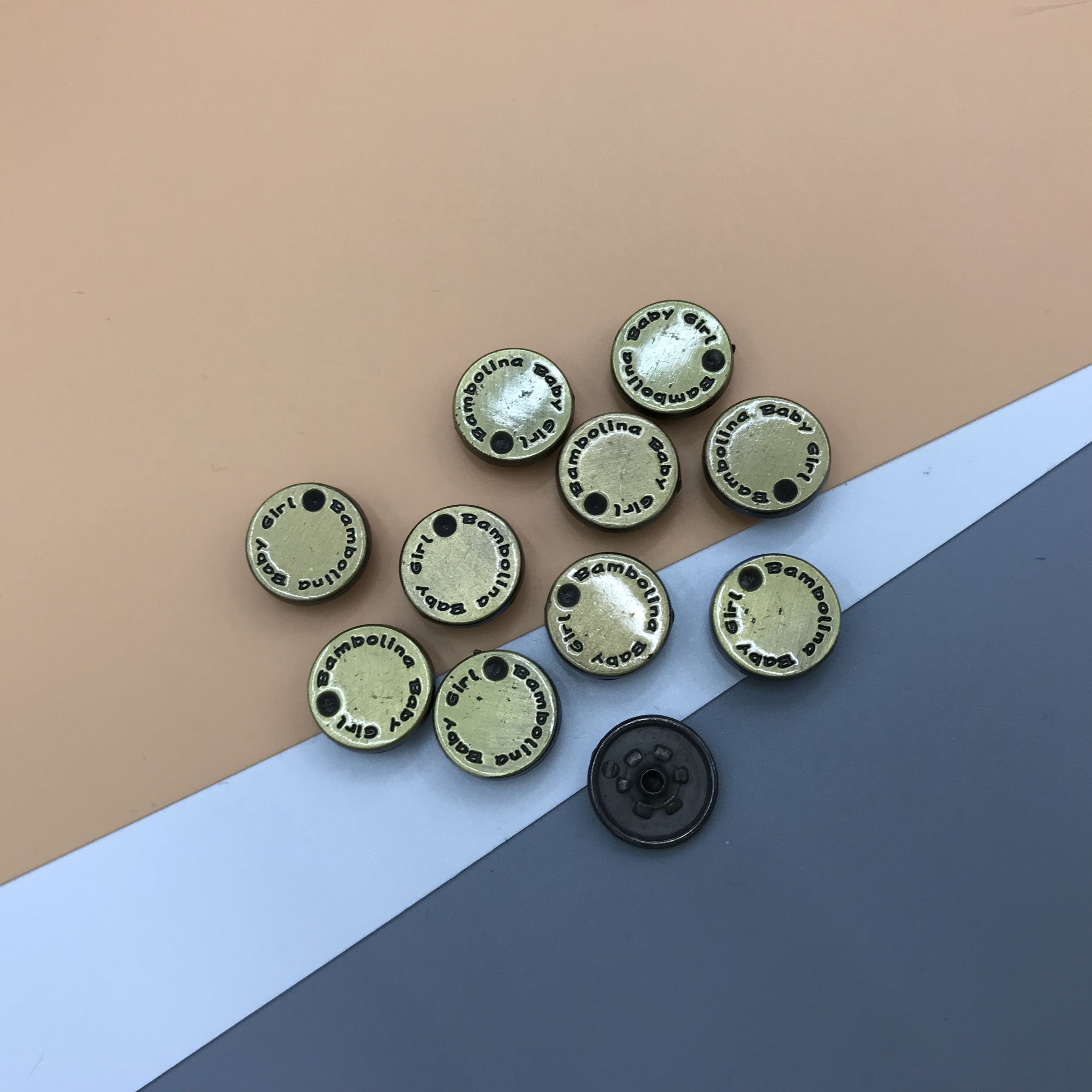 Vintage antique bronze alloy four-piece buckle for clothing accessories details Picture
