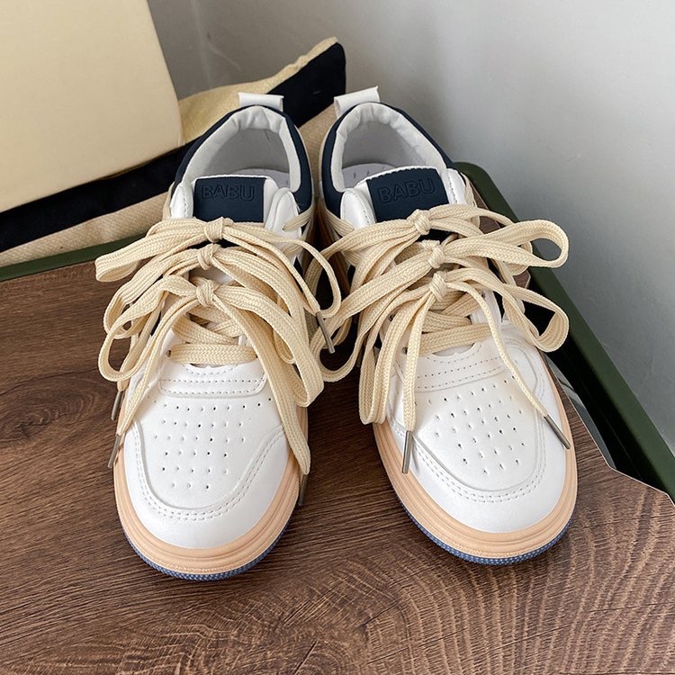 女式板鞋实物图