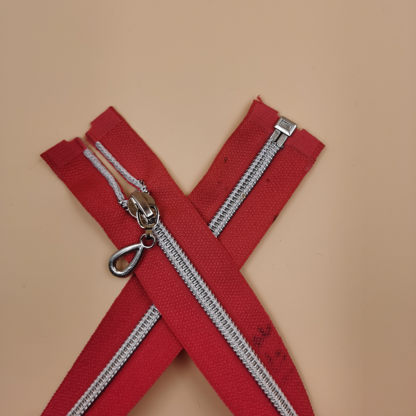 5号尼龙银齿拉链 挂镀封釉水滴头 45cm 大红详情图1