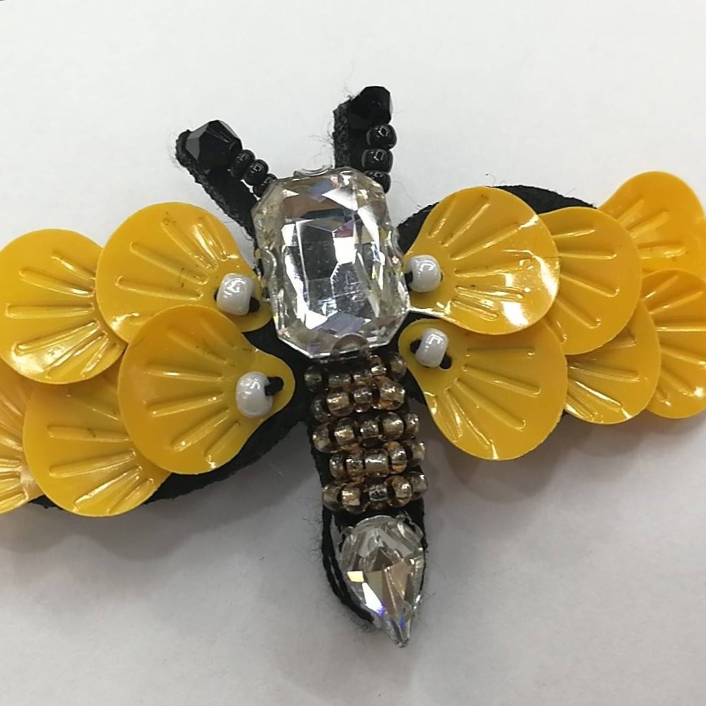 The best-selling jewelry and accessories of Yiwu International Trade City, including Chao Xia Diamond Jewelry, hand-sewn sequins, beads, claw diamonds, hand-sewn non-woven fabric, Chao Xia 18